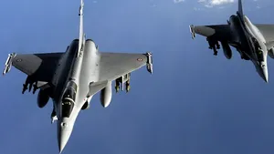 Hollande a autorizat atacuri aeriene în Irak în lupta împotriva grupării Statul Islamic