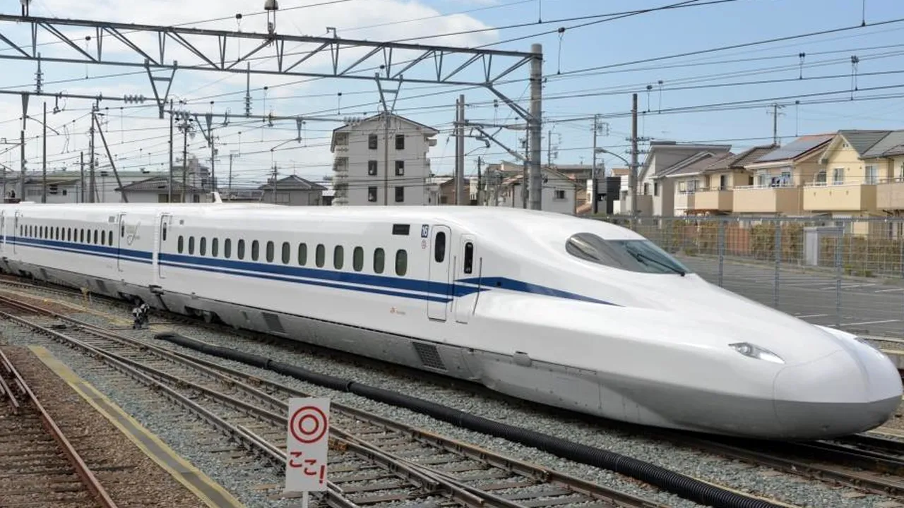 VIDEO | Cum arată interiorul noilor modele de trenuri de lux, supranumite şi trenurile-glonţ, chiar înainte de Olimpiada de la Tokyo