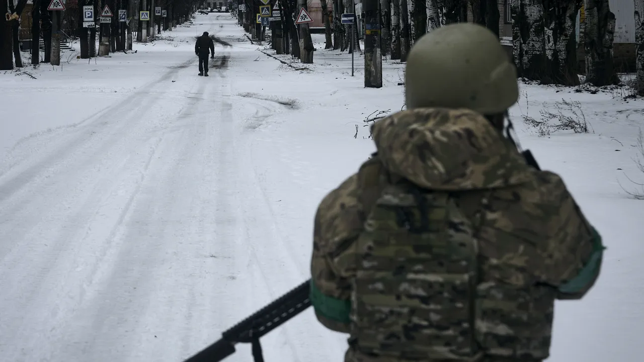 Războiul din Ucraina, ziua 357. Kievul susţine că a doborât mai multe baloane ruseşti / Împotmolită cu tancurile pe front, Rusia pare că pregăteşte o schimbare de strategie: Serviciile secrete occidentale semnalează că ruşii adună avioane la graniţa cu Ucraina