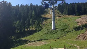 Un aparat de zbor a lovit cablul unei telecabine, în vestul Austriei; pilotul, în stare gravă