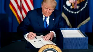 Preşedintele Trump a semnat un ordin executiv care interzice tranzacţiile cu opt aplicaţii chineze