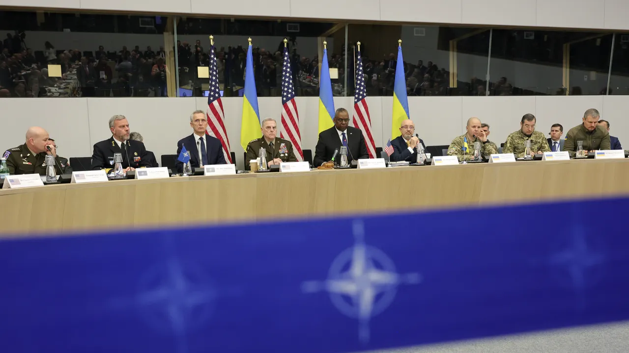Jens Stoltenberg: NATO îşi va consolida apărarea, pe fondul acţiunilor Rusiei şi Chinei