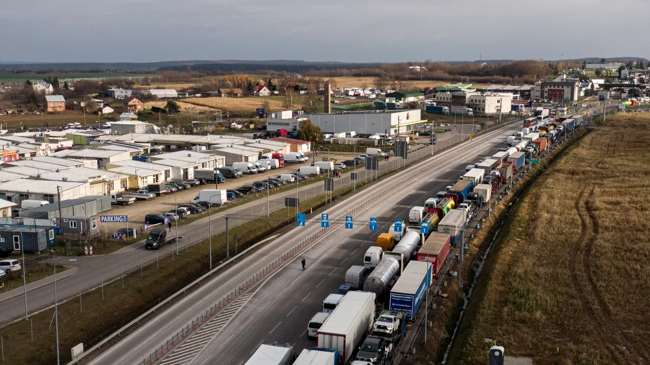 Se prelungesc restricţiile pentru camioanele mai mari de 7,5 tone