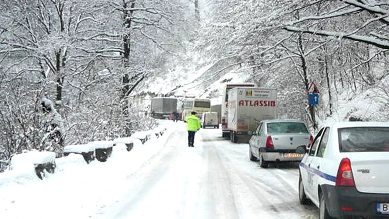 Accident cu patru răniţi la ieşirea din Azuga. Circulaţia pe Valea Prahovei se desfăşoară cu dificultate