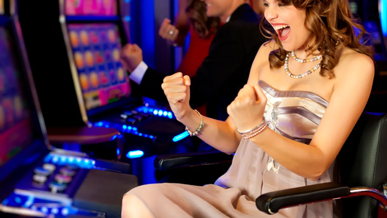 Proiect de lege: Jocurile slot-machine să funcţioneze doar în cazinouri şi agenţii ale Loteriei