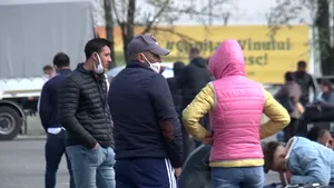Sute de muncitori întorşi din drum şi în Iaşi: ”Ne-am lăsat serviciul să mergem la sparanghel. E bătaie de joc!”