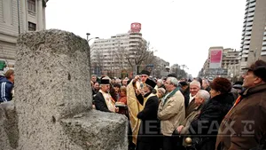Peste 200 de revoluţionari s-au adunat la Universitate pentru a comemora eroii din decembrie 1989 - FOTO