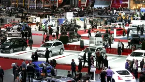 Din ce în ce mai mulţi români îşi cumpără maşini. Vânzările auto au urcat la maximul ultimilor 10 ani