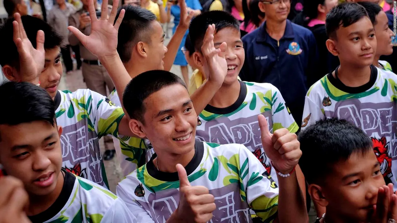 Copiii salvaţi din peştera din Thailanda s-au antrenat cu starul suedez Zlatan Ibrahimovic | VIDEO