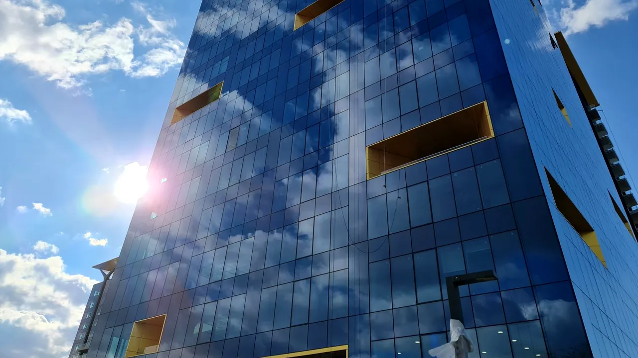 Saint-Gobain alege One Tower pentru birourile sale din România 