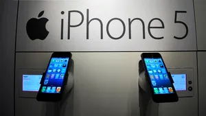 IPHONE 5 ÎN ROMÂNIA: La ce preţuri se poate achiziţiona smartphone-ul produs de APPLE - FOTO