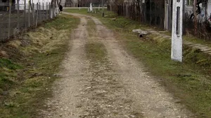 Ponta: Este ruşinos ca în România să existe drum naţional de pământ