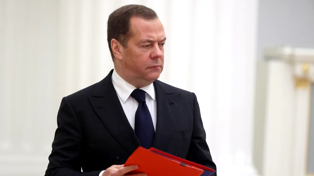 Medvedev avertizează că ţările NATO care ajută Ucraina riscă să devină ţinte legitime ale Rusiei