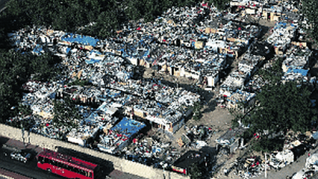 French Authorities Disband Biggest Roma People Camp