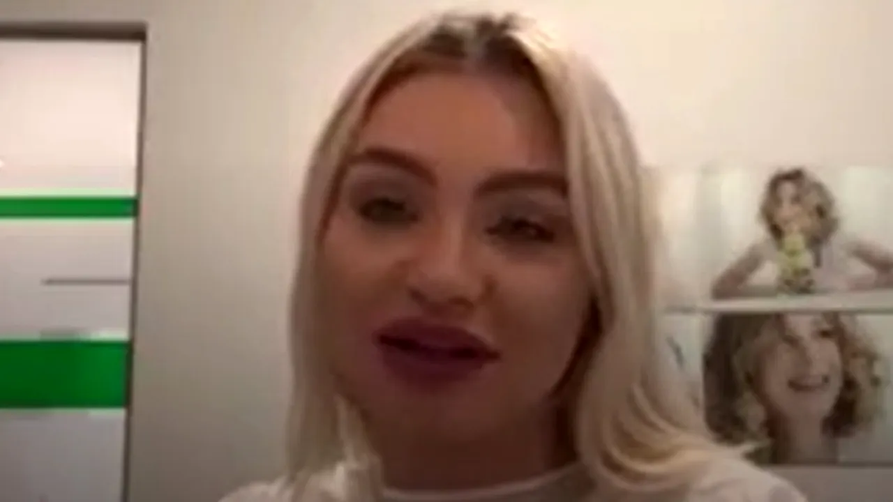 Bianca este pacienta care a ales aparatul dentar pentru că acum îl poate ascunde sub mască