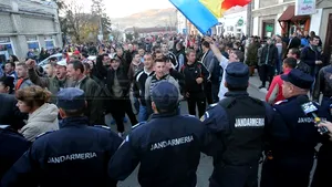 Alba: Opozanţi şi susţinători ai proiectului Roşia Montană, la un protest în aceeaşi zonă din Abrud