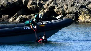 Zeci de imigranţi din Maroc au înotat până în enclava spaniolă Ceuta