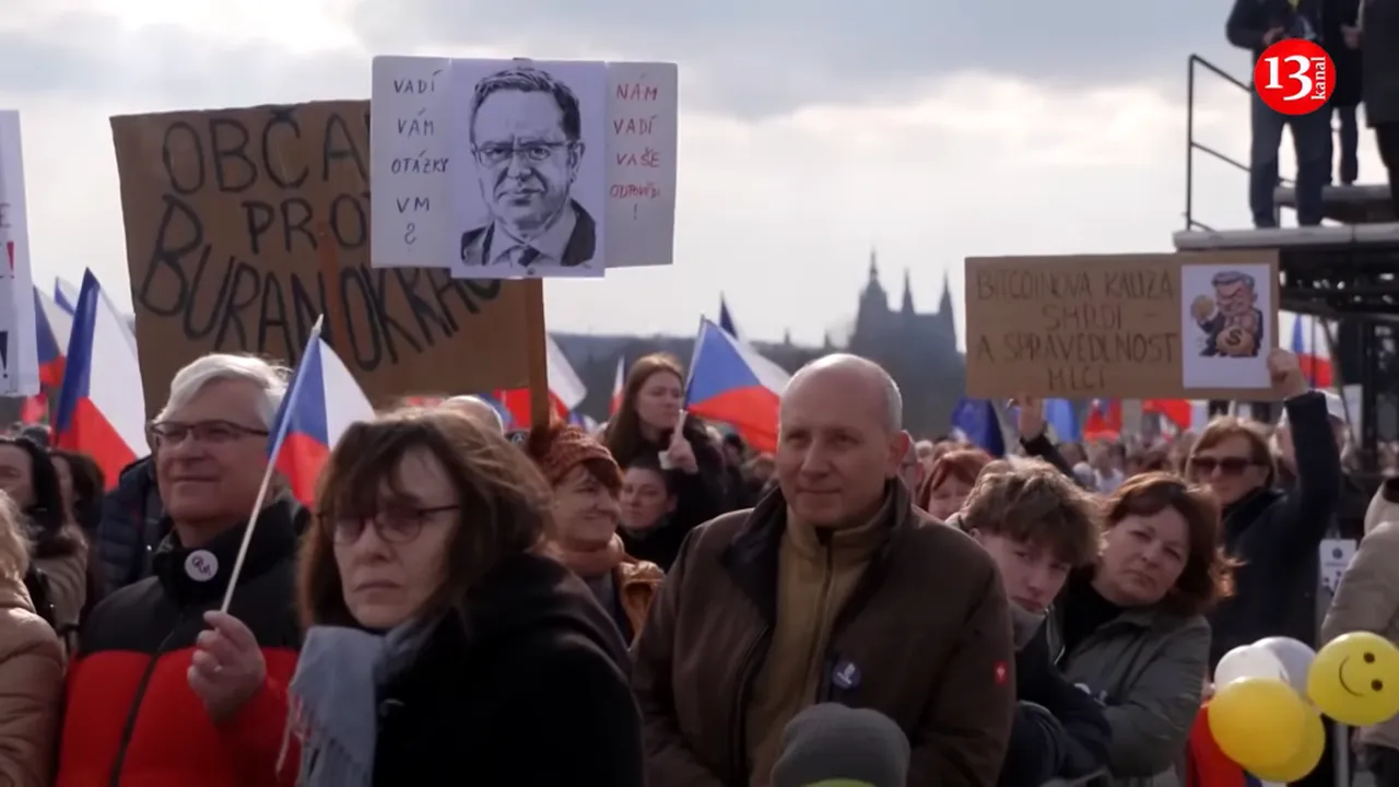 Mii de elevi și studenți, în stradă, la Praga, pentru susținerea radioului și a televiziunii publice