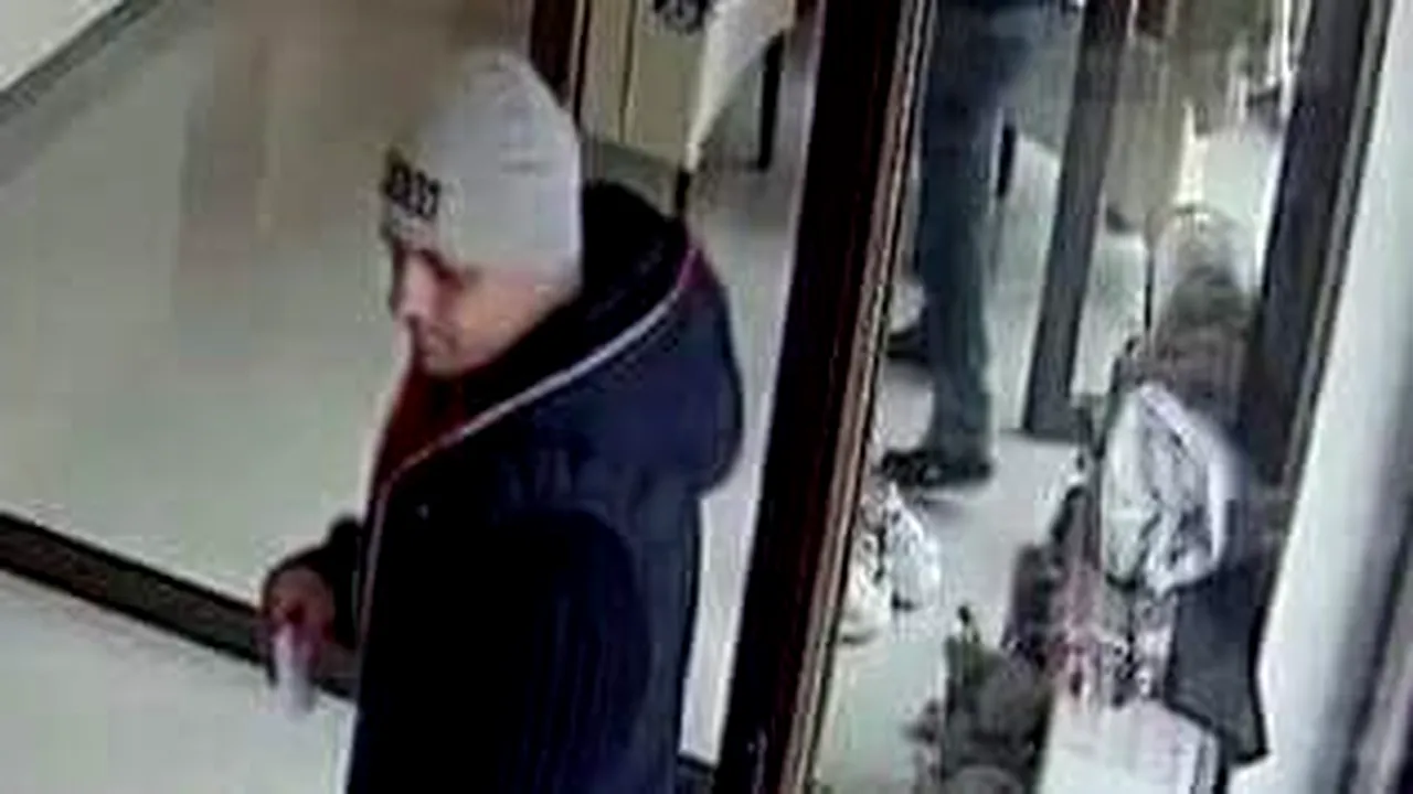 FOTO Baschetbalistul din Piteşti care a fost jefuit în locuinţa sa a postat informaţii noi despre hoţ: Obişnuieşte să se dea surdo-mut