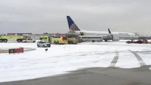 Viscol în Statele Unite: Un avion de pasageri a ieşit de pe pistă pe aeroportul din Chicago - VIDEO
