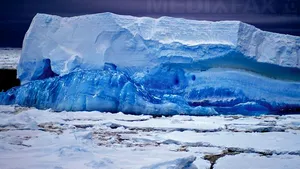 Particule cosmice ultraenergetice, captate sub gheţurile antarctice