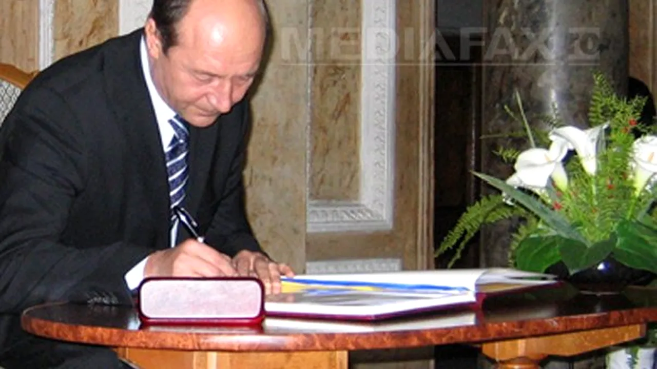  Preşedintele Băsescu cere reexaminarea legii pentru finanţarea revistelor de cultură reprezentative