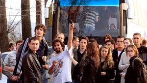 Studenţii basarabeni plecaţi de la Iaşi, blocaţi în Vama Sculeni