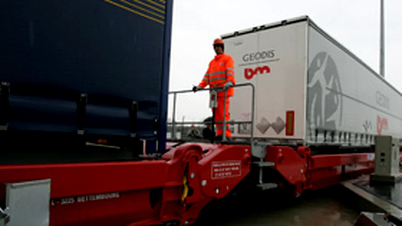 1-lorry-rail 