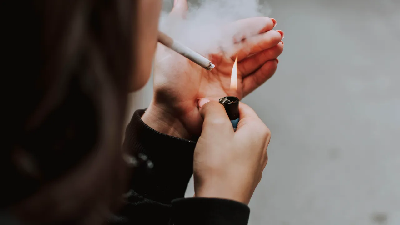Veşti pentru fumătorii care se tem de COVID-19. Legătura dintre fumat şi coronavirus a fost clarificată