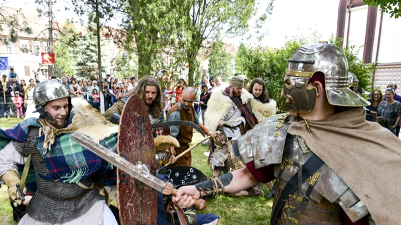 Lupte între daci şi romani şi ateliere de prelucrarea fierului şi lemnului, la Maialul de la Orăştie - FOTO