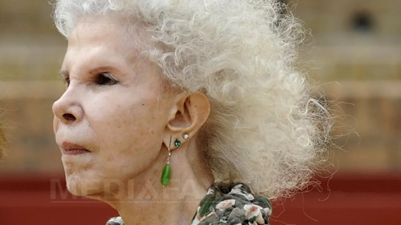 Dragoste la 85 de ani: Ducesa de Alba a renunţat la avere pentru căsătoria cu un bărbat cu 25 de ani mai tânăr