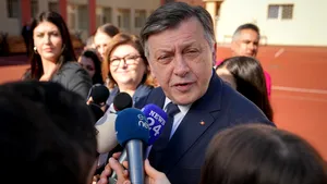 Crin Antonescu, după ce a fost dat la egalitate cu Nicușor Dan în exit poll-uri: „Să nu uităm că suntem fiii aceleiași țări