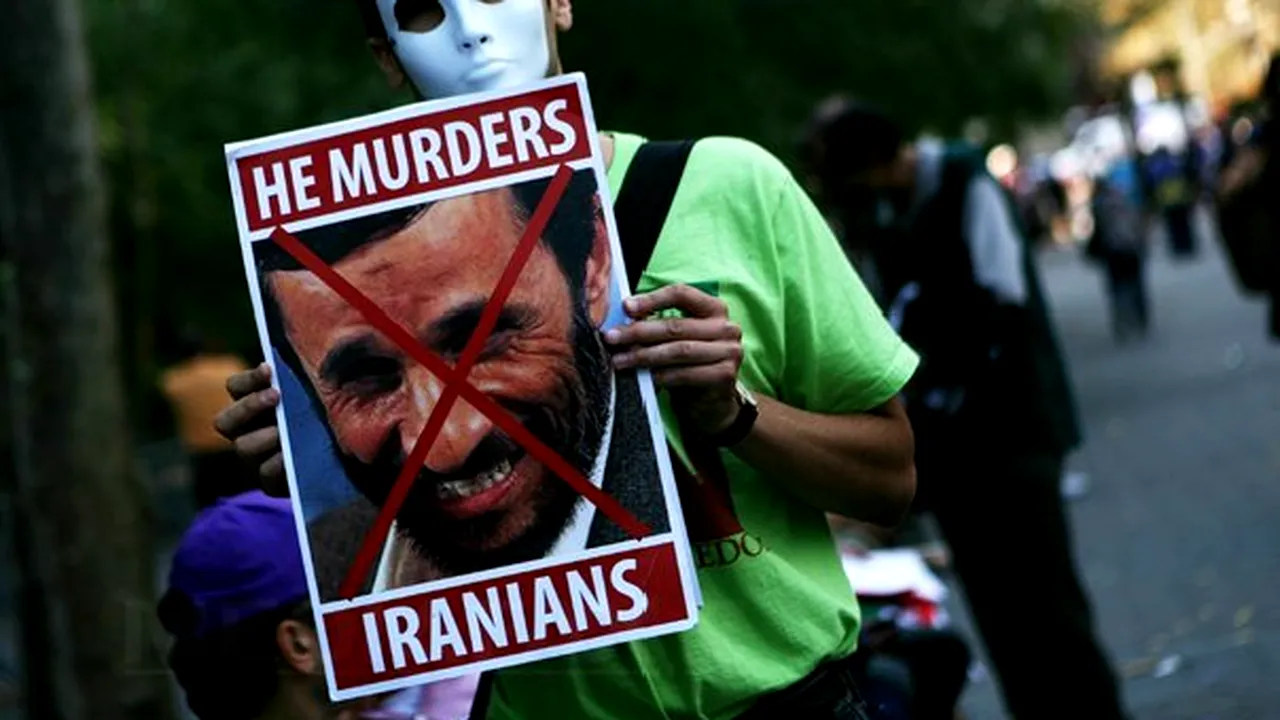 Sute de persoane au protestat la New York faţă de prezenţa lui Ahmadinejad