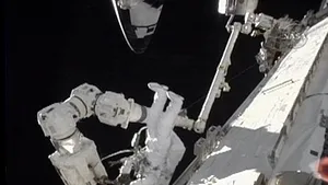 Atlantis s-a conectat la ISS