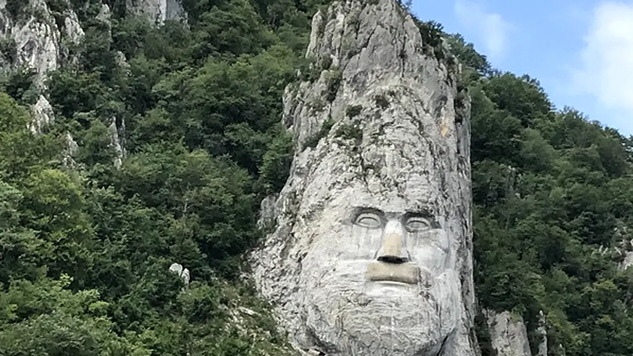 Decebal de la Dunăre. Povestea neştiută a celei mai înalte sculpturi în munte din Europa | FOTO