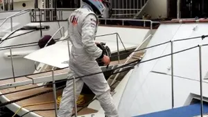 Kimi Raikkonen se retrage din Formula 1: beţia de 16 zile, telefonul aruncat în mare şi divorţul de Miss Scandinavia