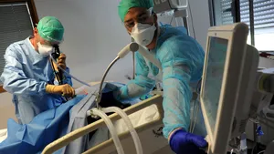 România are nevoie de plămâni artificiali. De ce lipsesc aparatele ECMO din spitale?