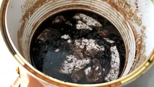 Situaţie dezolantă în mai multe spitale. Mâncare veche în vase ruginite