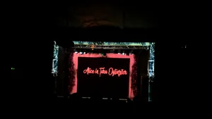 Alice în Ţara Oglinzilor a deschis stagiunea după 7 luni de pauză la Teatrul de Copii şi Tineret din Constanţa