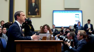 Mark Zuckerberg, CEO-ul Facebook: “Nu cred că reţelele de socializare trebuie să verifice postările politicienilor”
