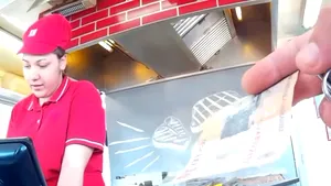 VIDEO în articol | Filmul incidentului din Odorheiu Secuiesc dintre un român şi o etnică maghiară, tăiat la montaj. Detalii semnificative care „instigă la ură” şi dialogul complet cu vânzătoarea. Verdict CNCD