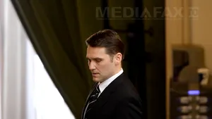 Dan Şova, audiat la DNA: Senatorul este suspectat că ar fi luat mită 100.000 de euro într-un contract de asistenţă juridică la CET Govora. DNA cere Senatului încuviinţare pentru reţinerea şi arestarea lui Şova