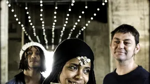 INTERVIU – Carlos de la Orange Blossom: Mă inspiră Ciocârlia,Taraf de Haïdouks şi în general muzicienii din Balcani şi ţiganii lăutari