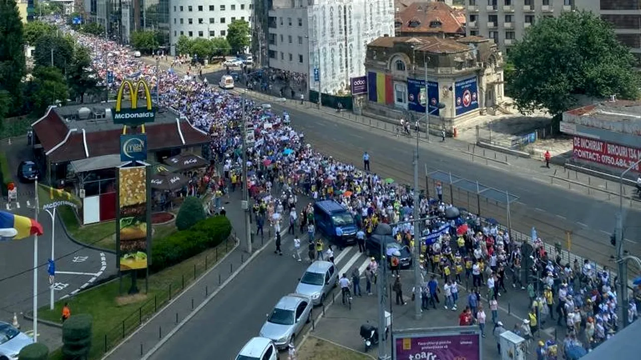 Greva profesorilor. Cel mai mare protest al profesorilor din ultimii ani. Sindicaliştii din Educaţie: Greva continuă / Negocierile de la Guvern au eşuat  / Manifestaţii din Bucureşti au plecat în marş la Palatul Cotroceni, unde nici Iohannis nu i-a putut îndupleca