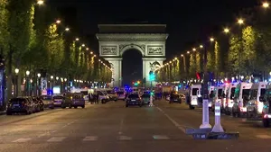 COM: Un atentat care face ca alegerile din Franţa să fie deschise oricărui rezultat