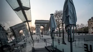 Restaurantele, cafenelele, hotelurile, cinematografele, teatrele rămân închise în Franţa