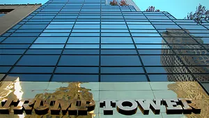 INCENDIUL de la Turnul Trump din New York, stins. UPDATE: Trei răniţi, unul în stare gravă/ Ce a cauzat aprinderea focului în clădirea în care trei etaje sunt ocupate de familia preşedintelui SUA