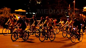 Marş nocturn al bicicliştilor în Capitală, pentru a atrage atenţia asupra prevenirii melanomului - VIDEO