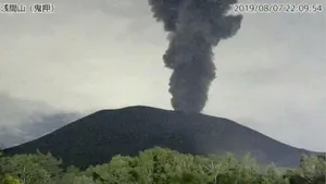 Alertă în Japonia după erupţia vulcanului Asama | FOTO, VIDEO