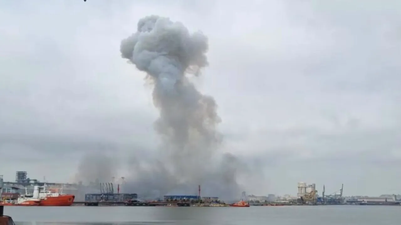 Guvernul prezintă cronologia incidentului din Portul Constanța și măsurile luate după explozia dronei ucrainene